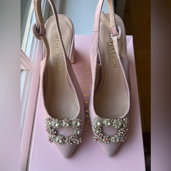 Silvia Lago sling back heel in pink suede with removable crystal buckle. - Picture 2 of 11